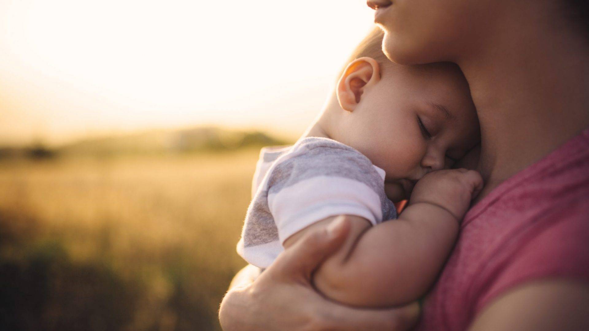 baby-is-healthy-and-happy-after-osteopathy-treatment