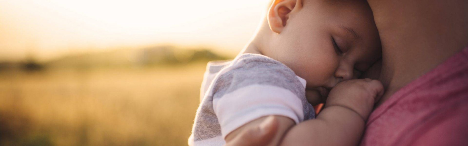 baby-is-healthy-and-happy-after-osteopathy-treatment